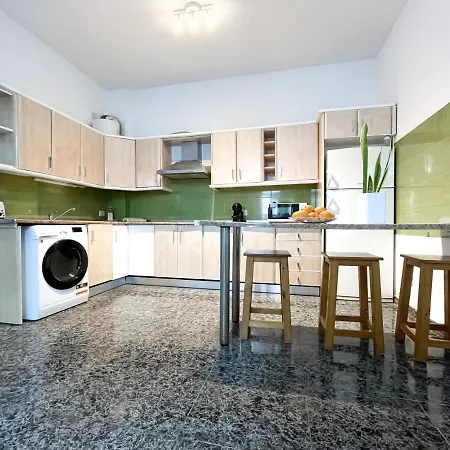 Apartment Apartachic Central By Babiniliving *